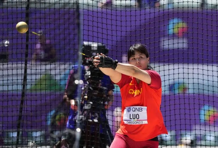 女子链球罗娜晋级决赛#