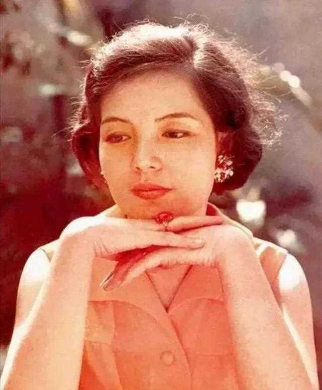 2018年,88岁的林婉珍出版《往事浮光》,手撕"小三琼瑶",隐忍50年终于