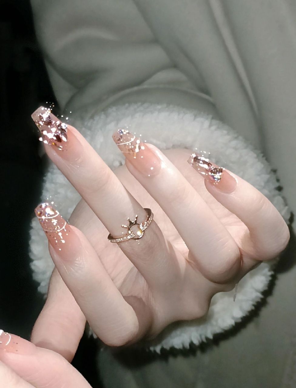 心动粉钻蔷薇美甲|透粉温柔亮晶晶好春天 这次我推荐给大家的美甲是以