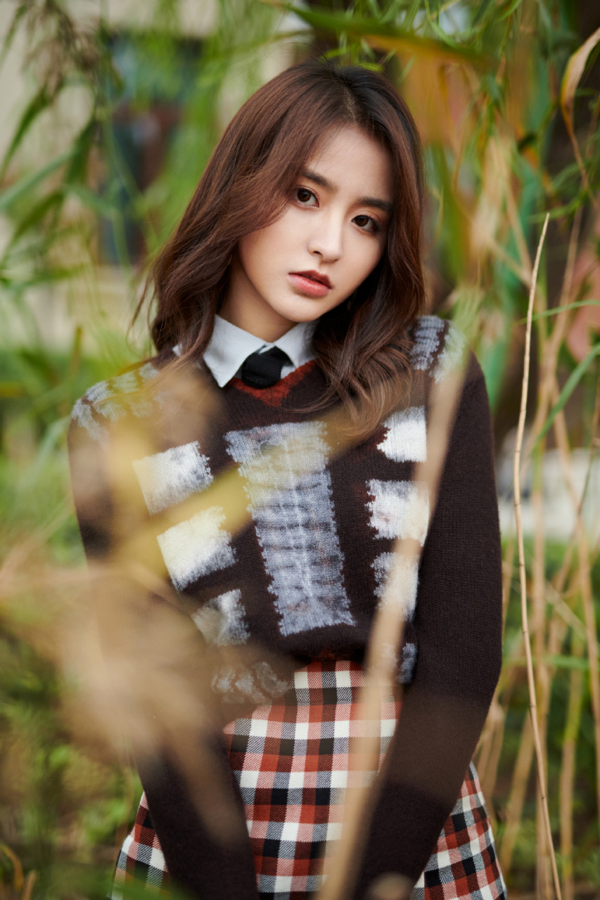 金子涵性感灵动格子短裙穿搭显白皙长腿迷人照#金子涵