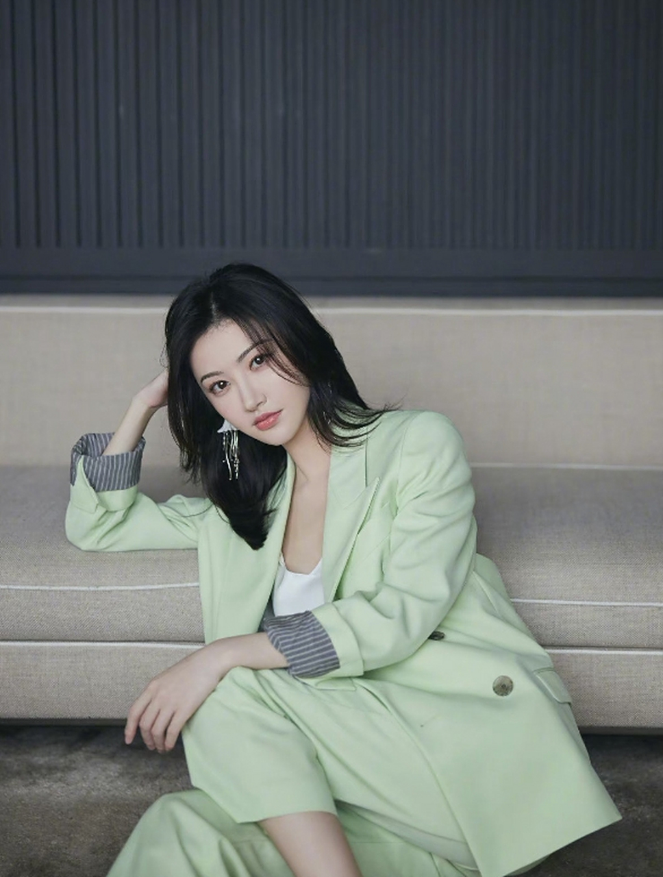 清纯甜美,妩媚端庄的#景甜# 雪肤玉貌,五官精致,身材窈窕,婀娜多姿,香