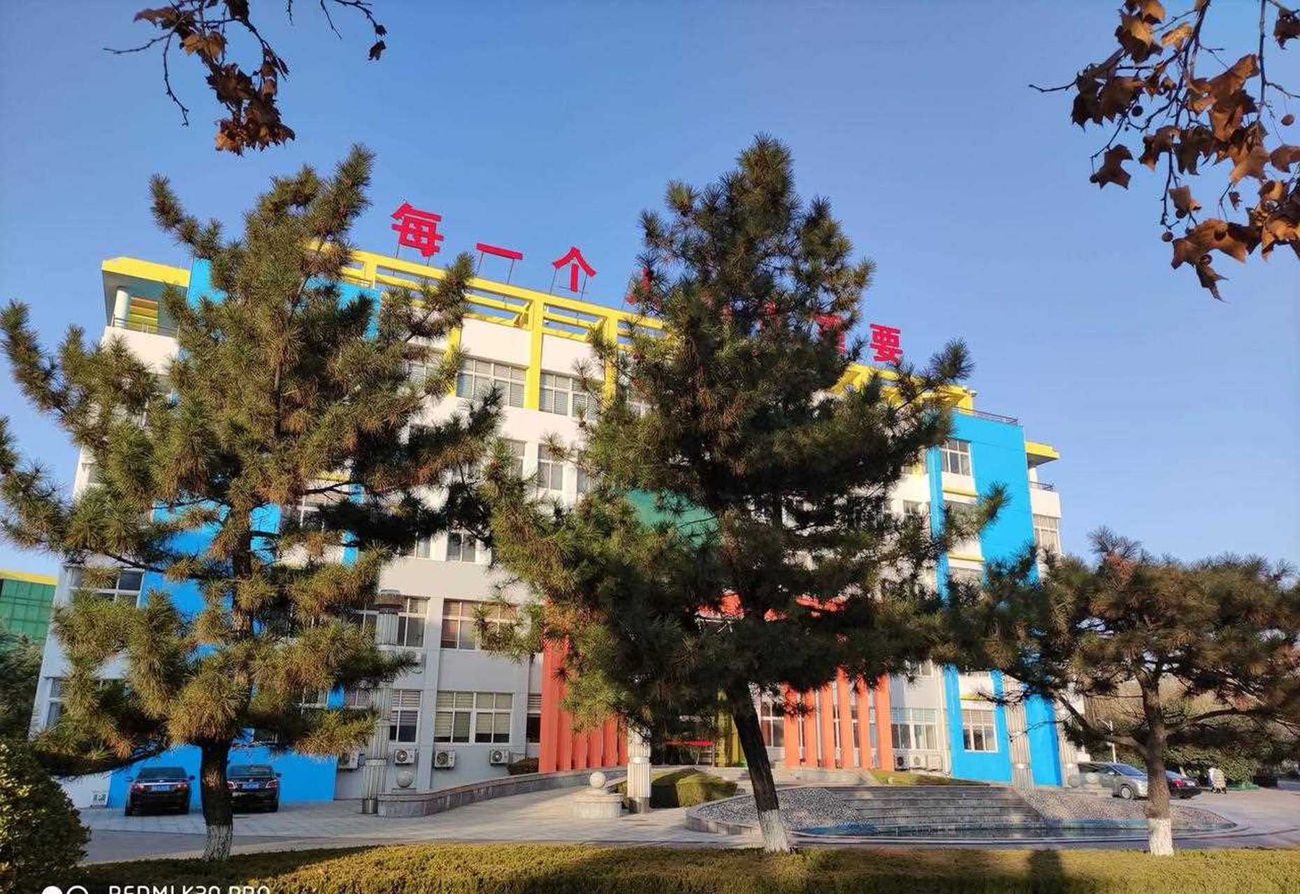寿光世纪学校:百花凋零 ,群树叶落,谁在装点日的校园?
