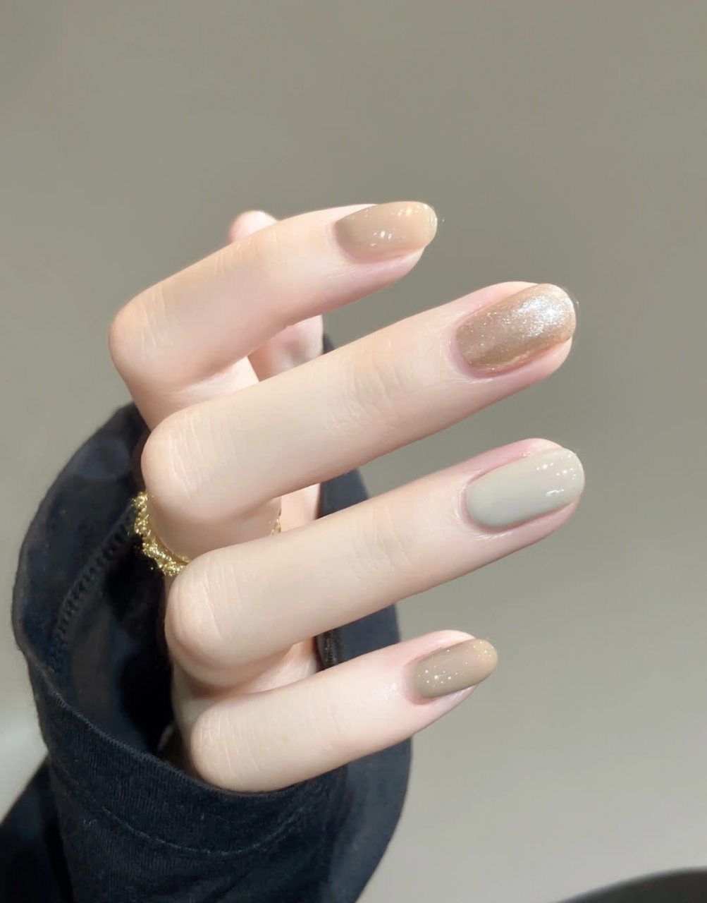 ins上的极简美甲| 水汪汪的眼睛真是太美了~   优秀的秋冬奶茶色美 