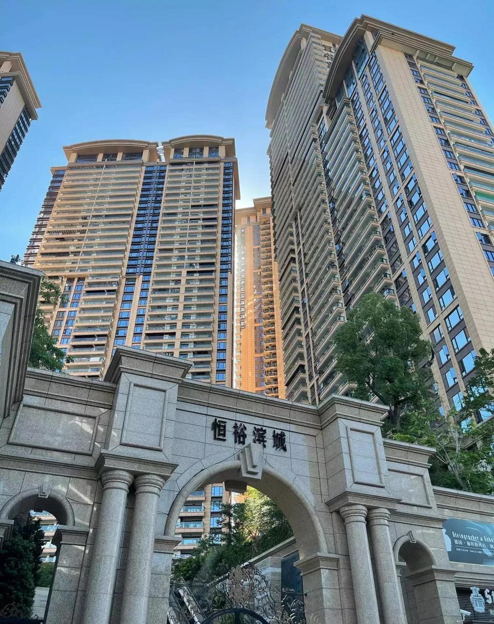 深圳南山一位户主,在恒裕滨城花园二期有一套住宅,278平,简装,1.