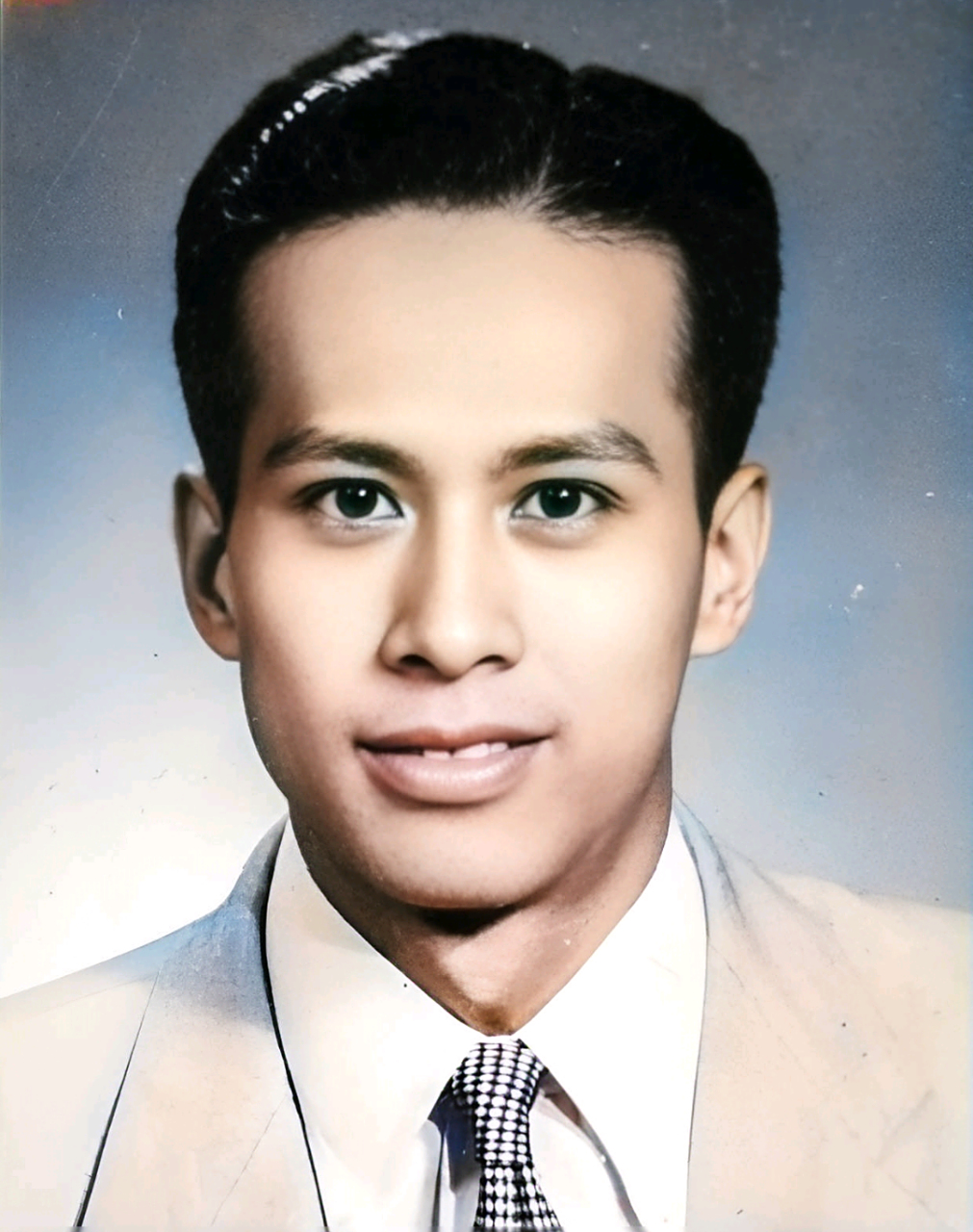 1947年,年轻时的李嘉诚,没想到那时的他长得这么帅气.