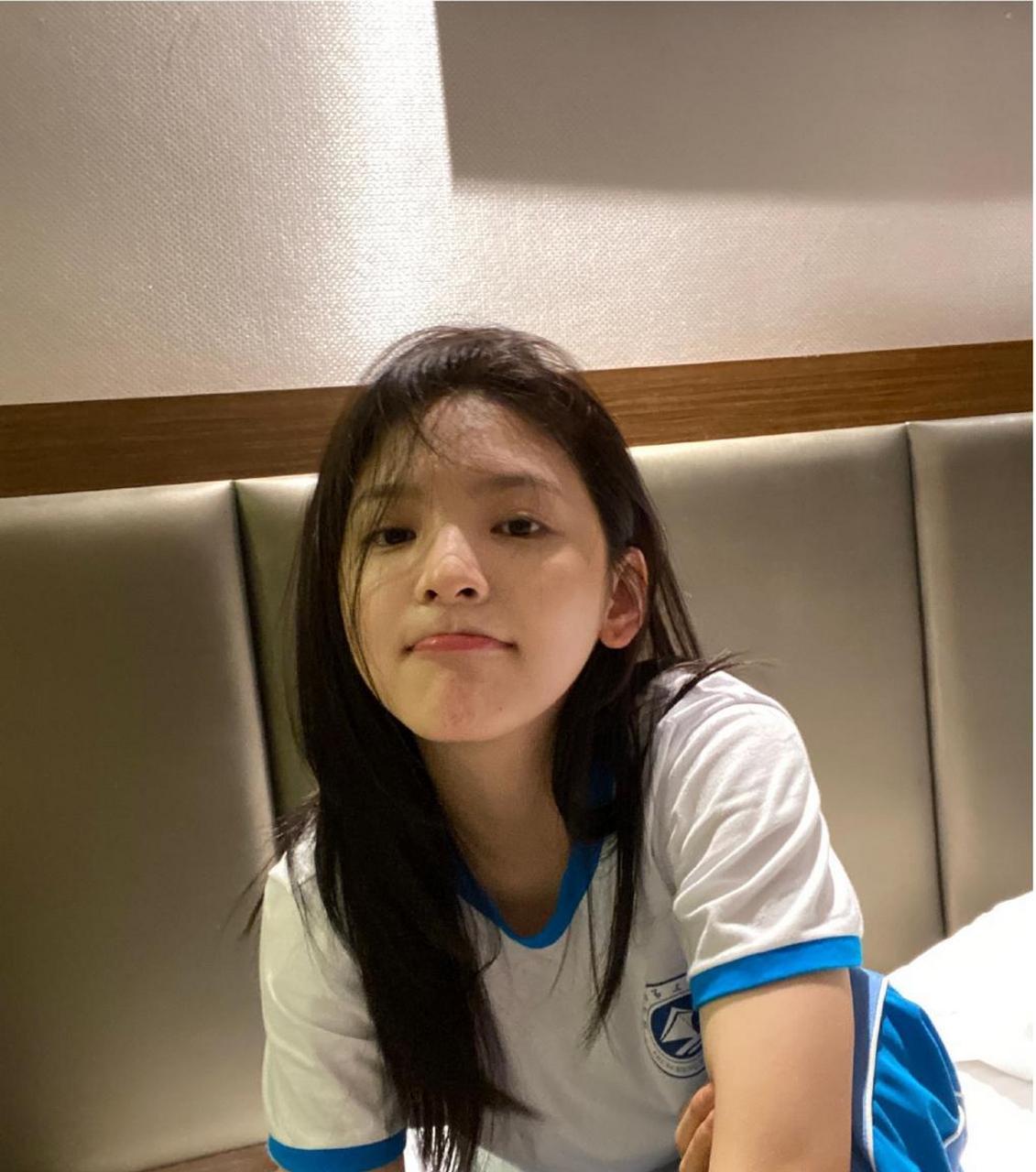 甚至借着这部电影,章若楠的人气上升了许多,她发布的一些美照竟然登