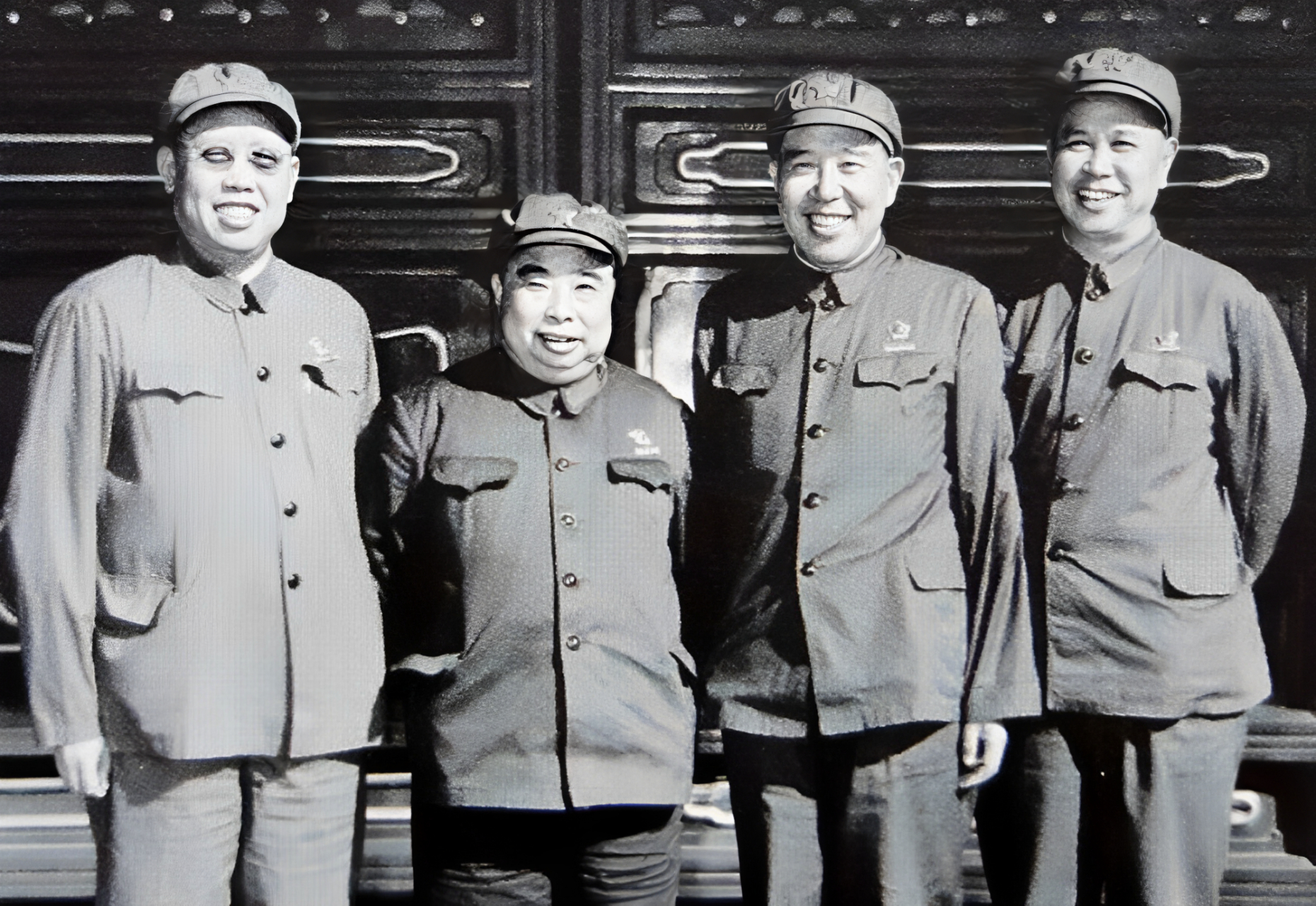 1970年7月,邱的儿子邱路光要迎娶张霖之的女儿张克非.