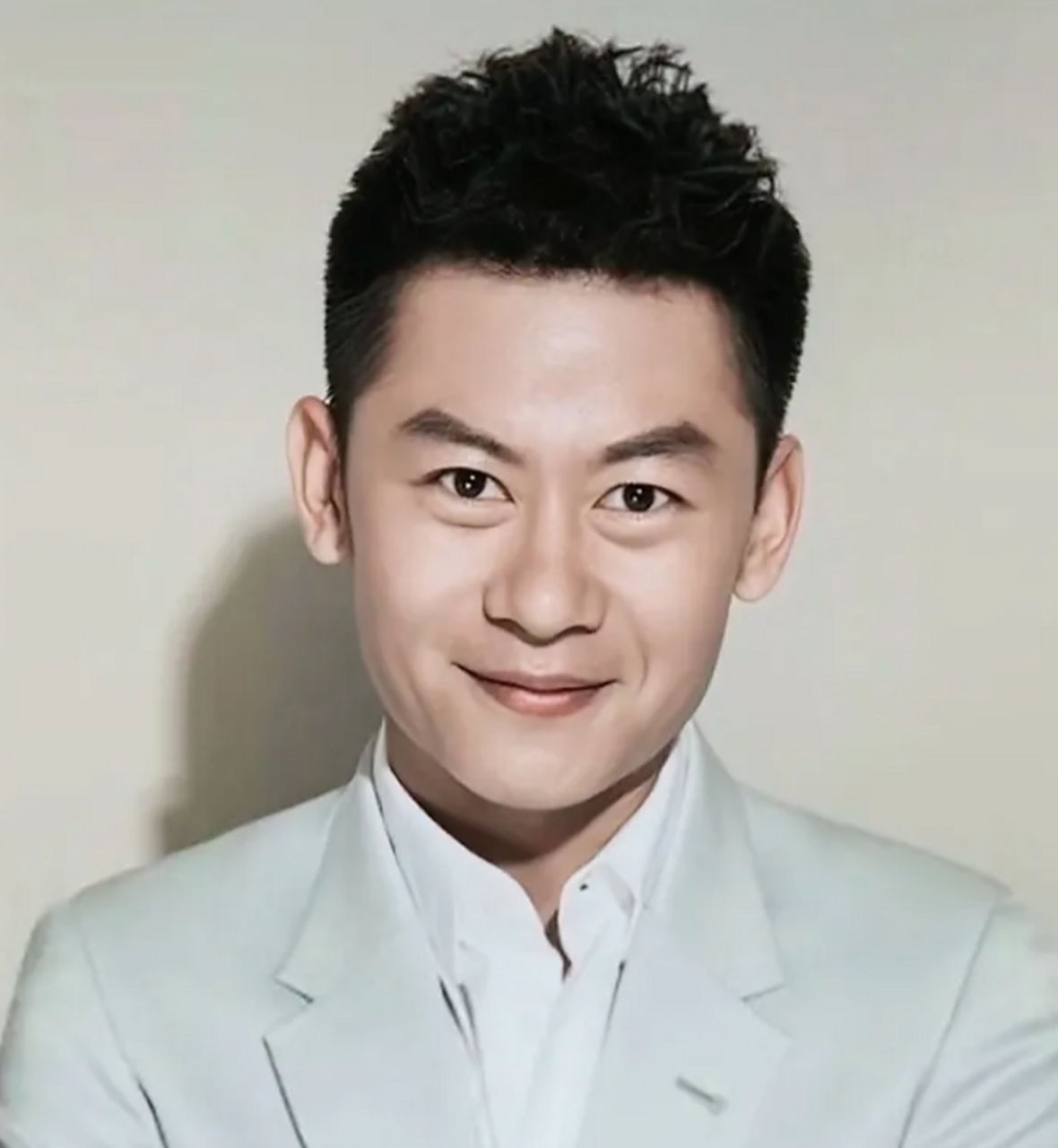 李健,一个电视剧狂飙中的扮演者,其实是一个非常低调的演员.