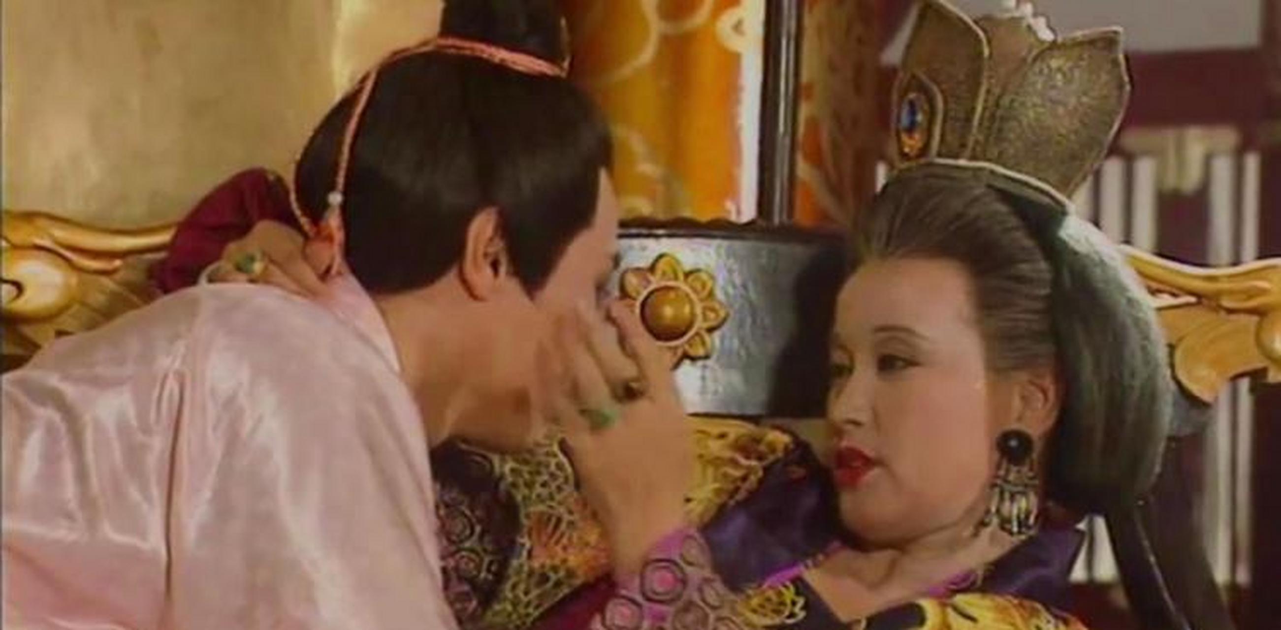 唐朝年间 ,有一天武则天大半夜肚子疼,召来御医沈南璆.