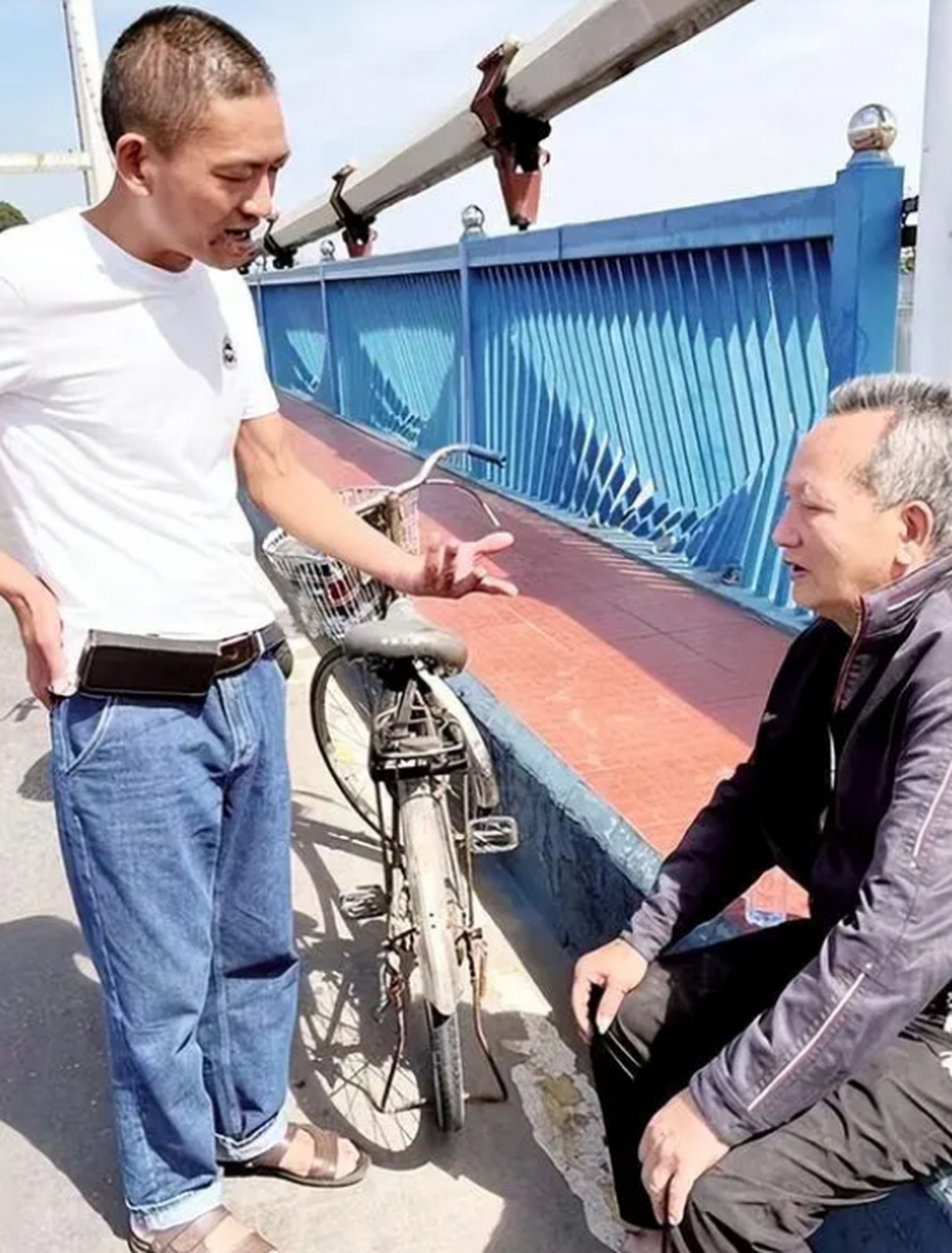 福建漳州,龙海区锦江大桥,大哥黄建宏是这架大桥管理站的站长.