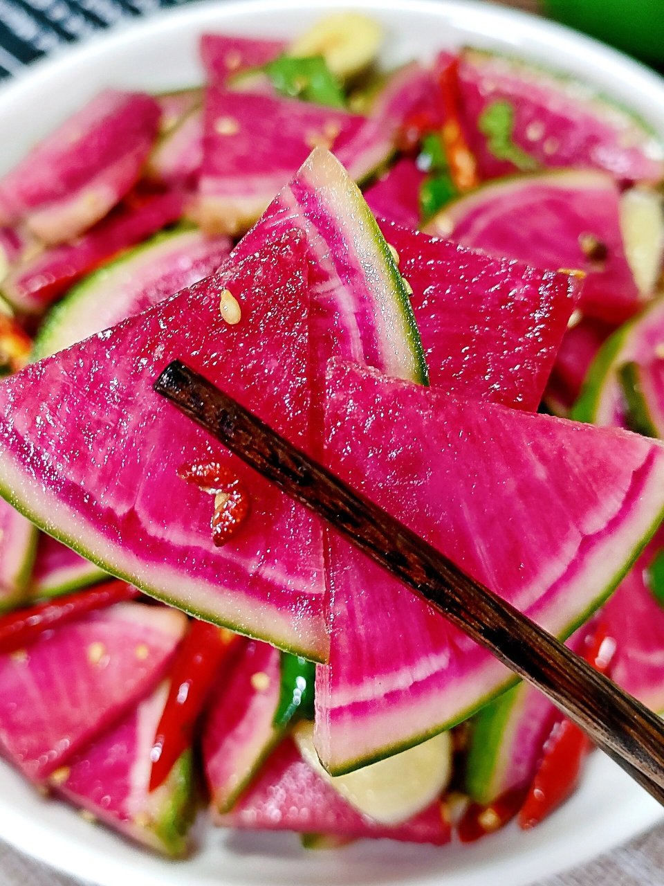 凉拌心里美,爽口解腻的美味佳肴  想要品尝一道清爽开胃的凉拌菜吗?