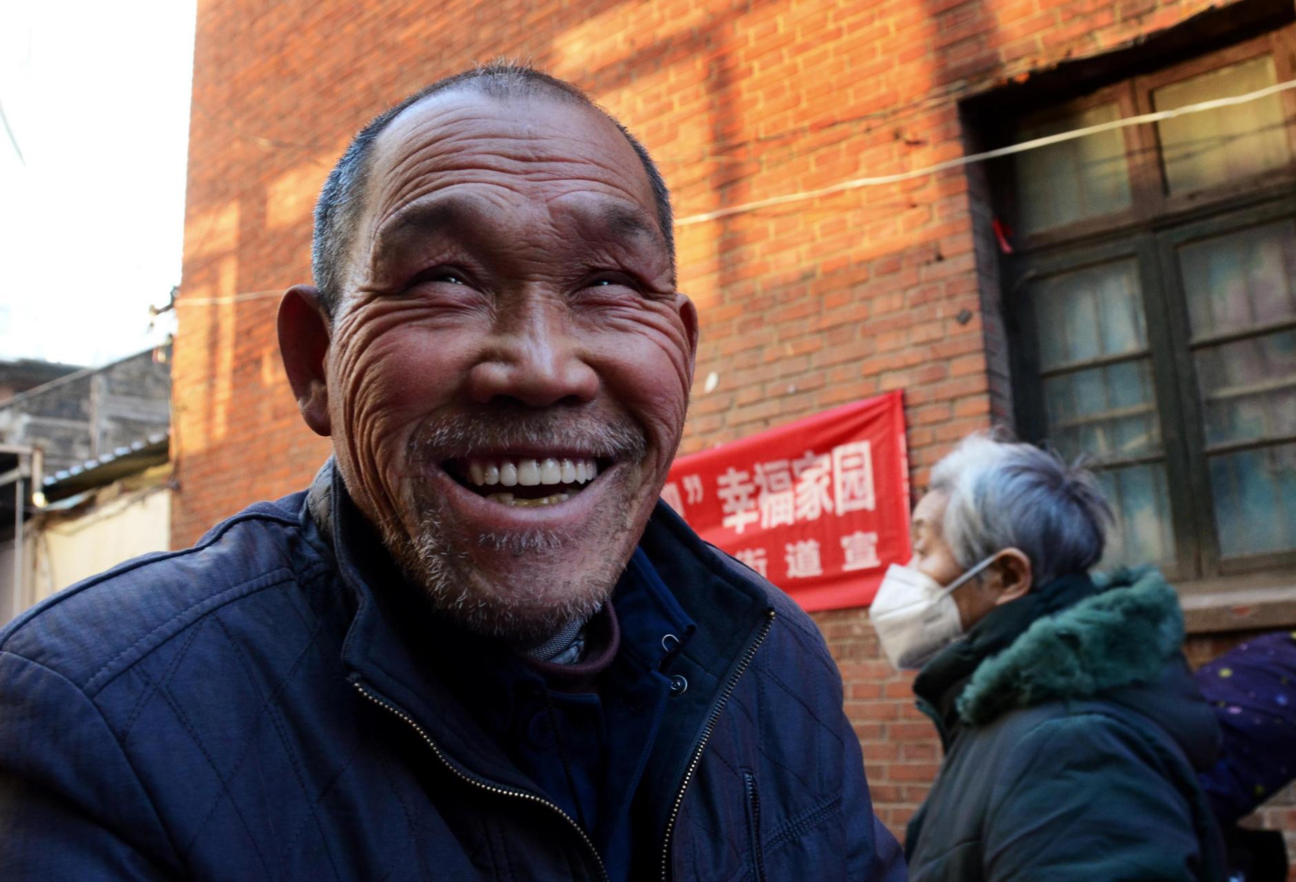 在当今城市茫茫人群中显得分外稀少.