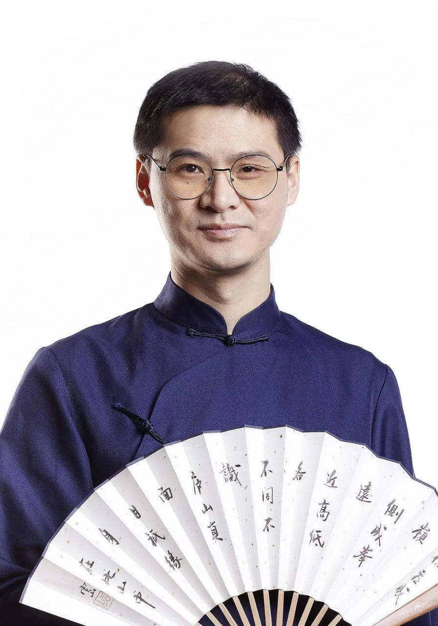 罗翔说:"当你厌恶你身边的人,你表达厌恶最好的方