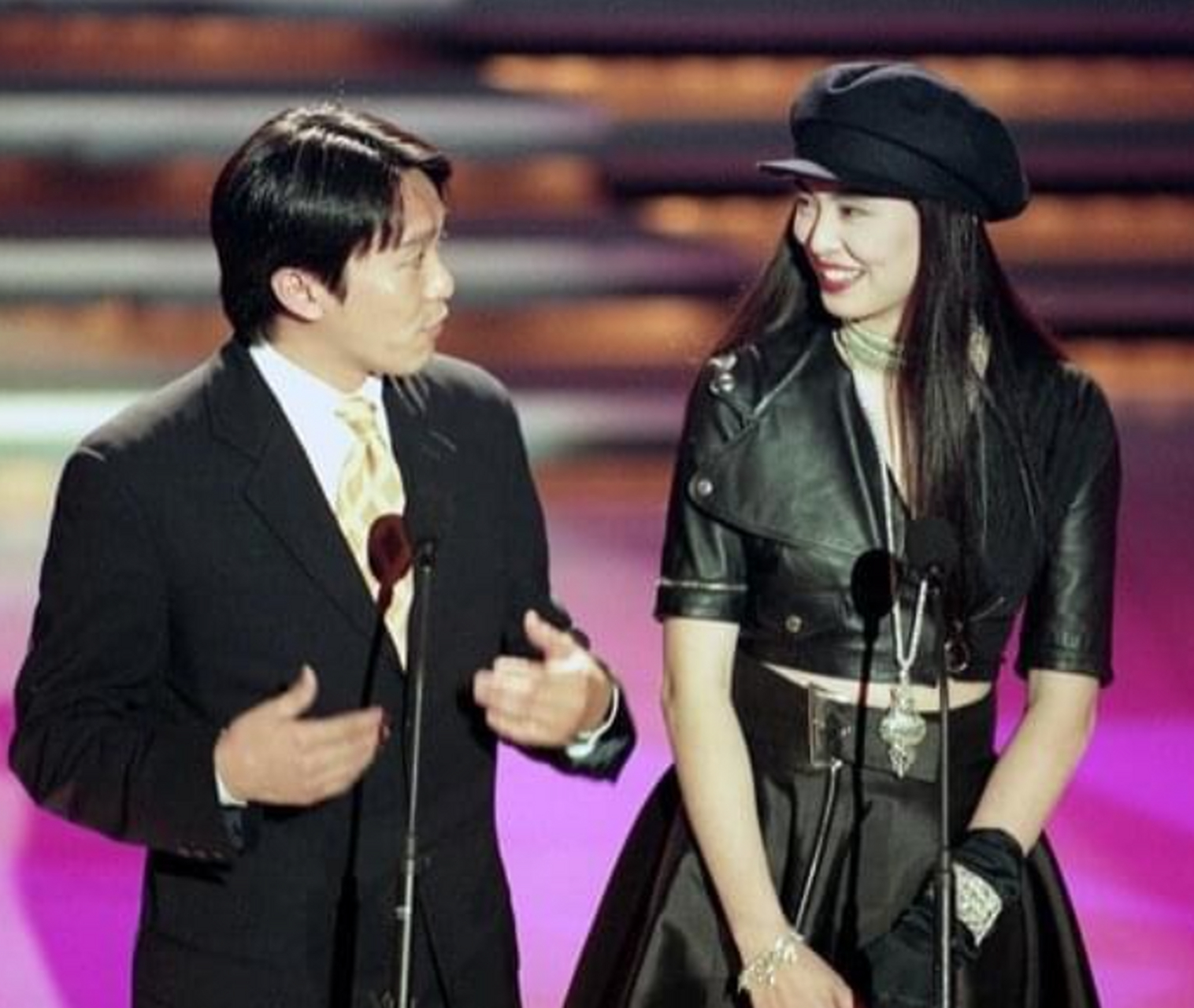 30年前王祖贤和周星驰颁奖礼照片,现在美人迟暮,才子老矣.