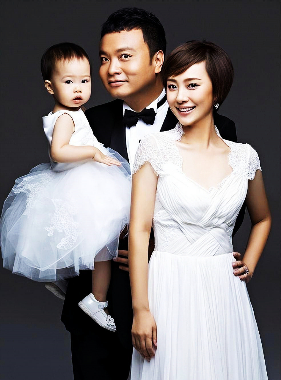 刘园媛沙桐离婚# 43岁的女演员刘园媛宣布和55岁的央视著名主持人