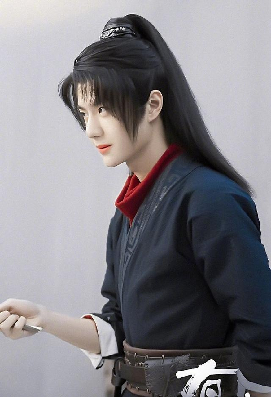 书中少年踏月而来,轩然霞举,面如冠玉,衣襟飘然,期待王一博精彩演绎的