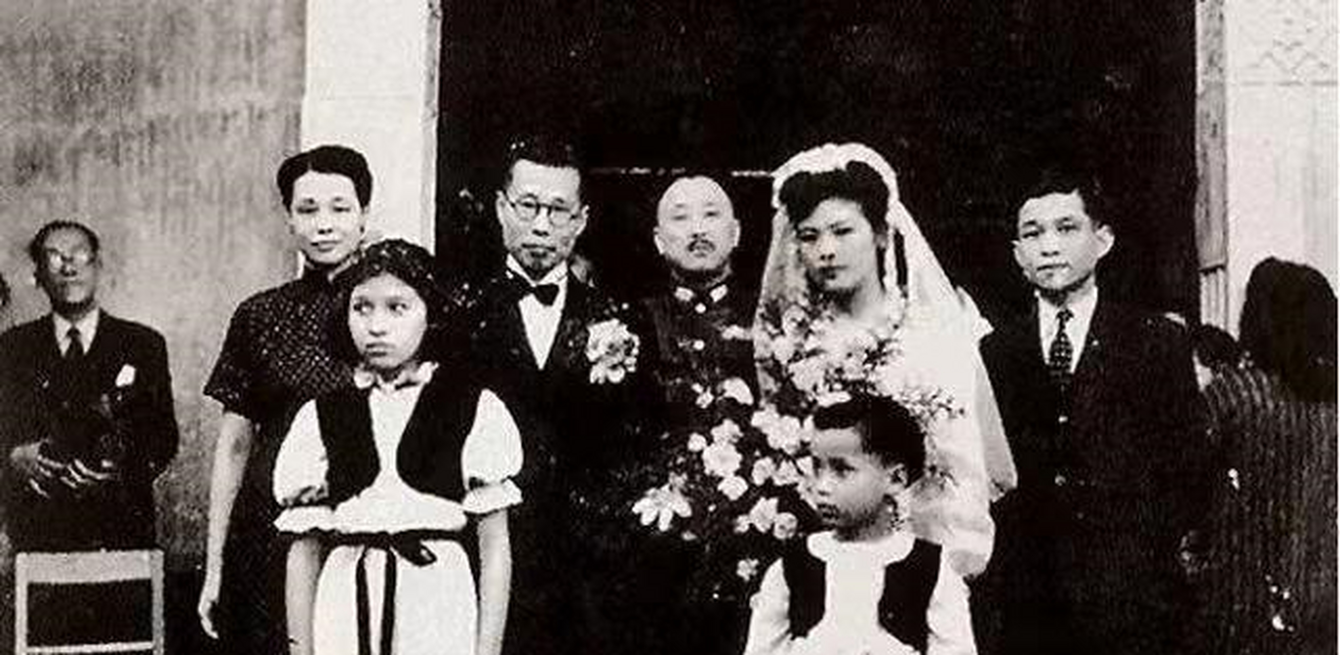 两个机缘巧合:卫立煌迎娶朱韵珩,朱韵珩结识宋美龄[呆]