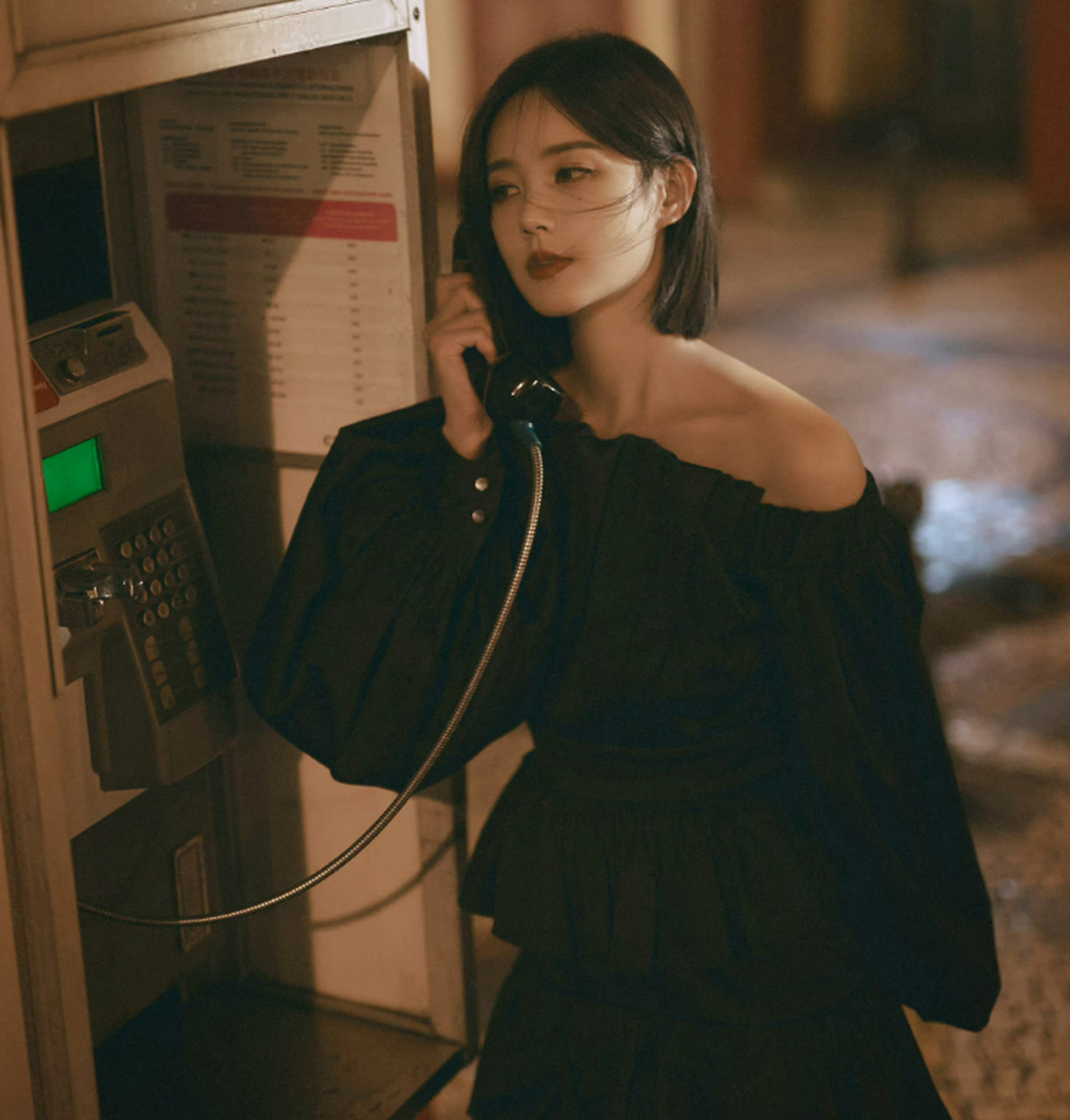 李一桐永远也留不长的头发,街头氛围感照片,短发也好好看!