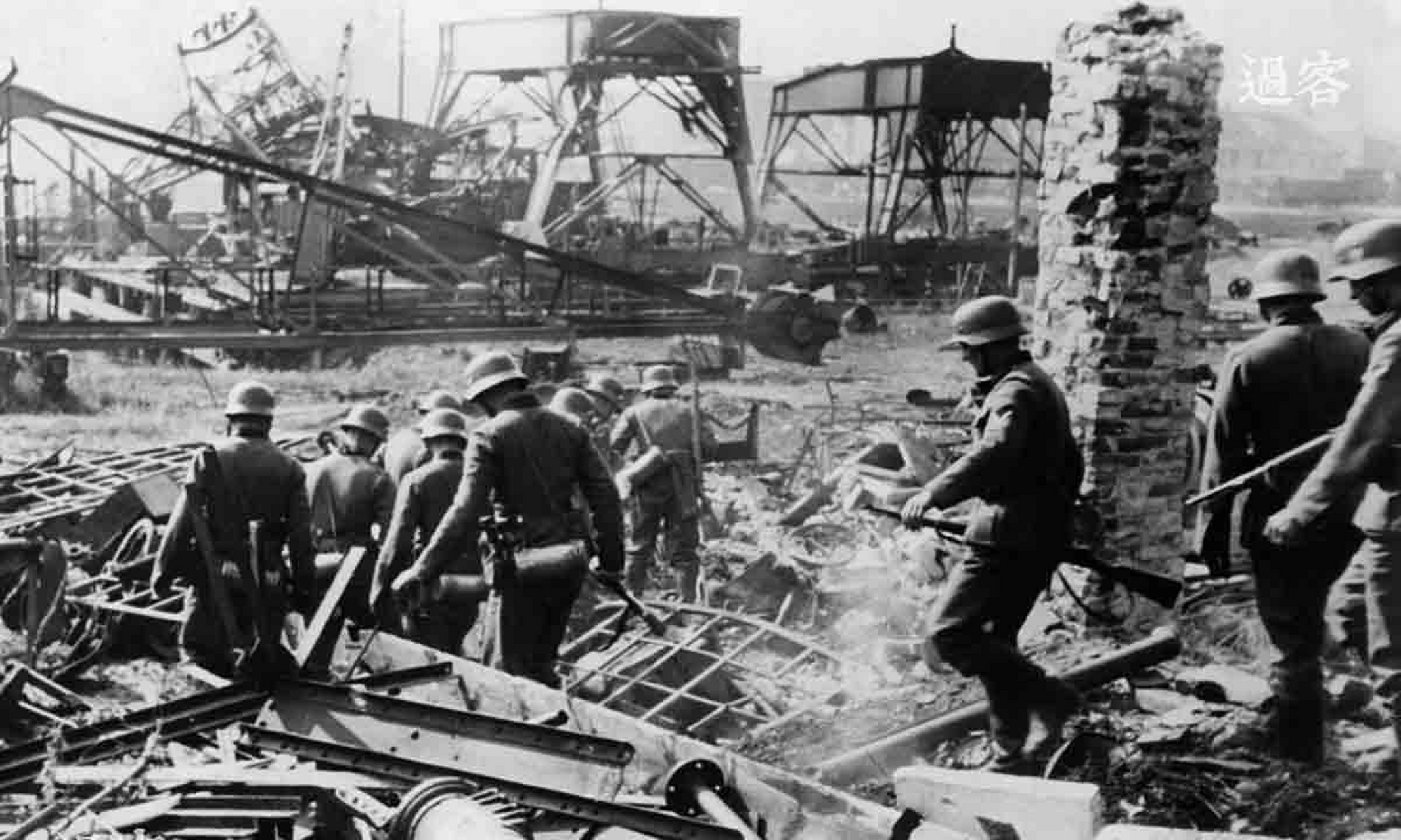 二战开始于1939年9月1日德国入侵波兰;一部分人则说,1931年9月18日