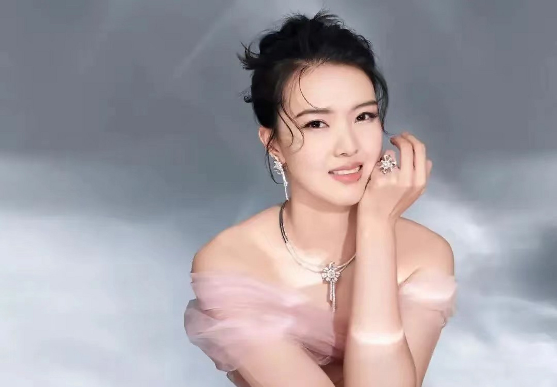 张常宁是中国女排的一员,她是一位出色的排球运动员