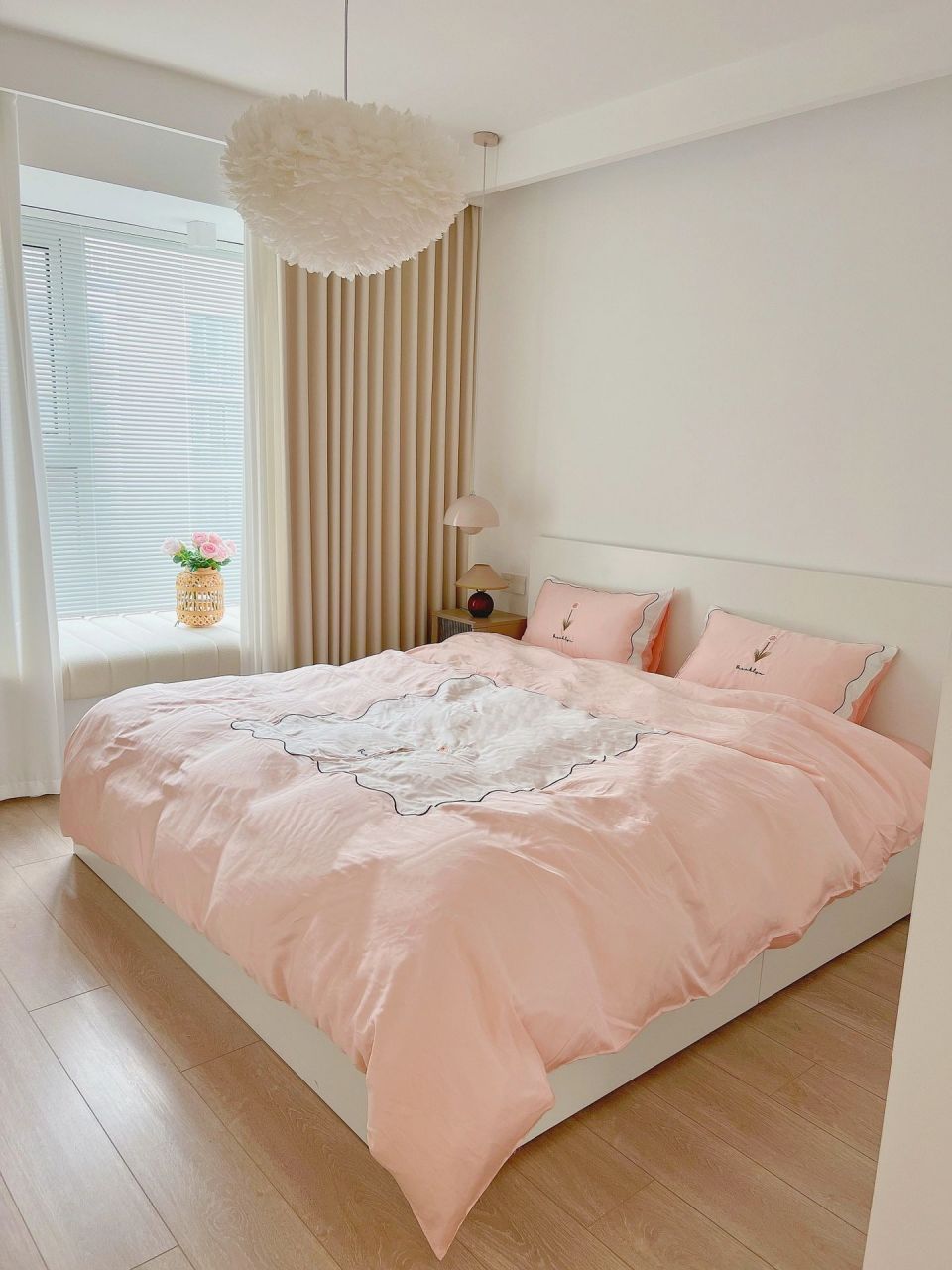 [开心]被奶咖色的卧室窗帘美哭了  奶咖色窗帘真心好搭哟!