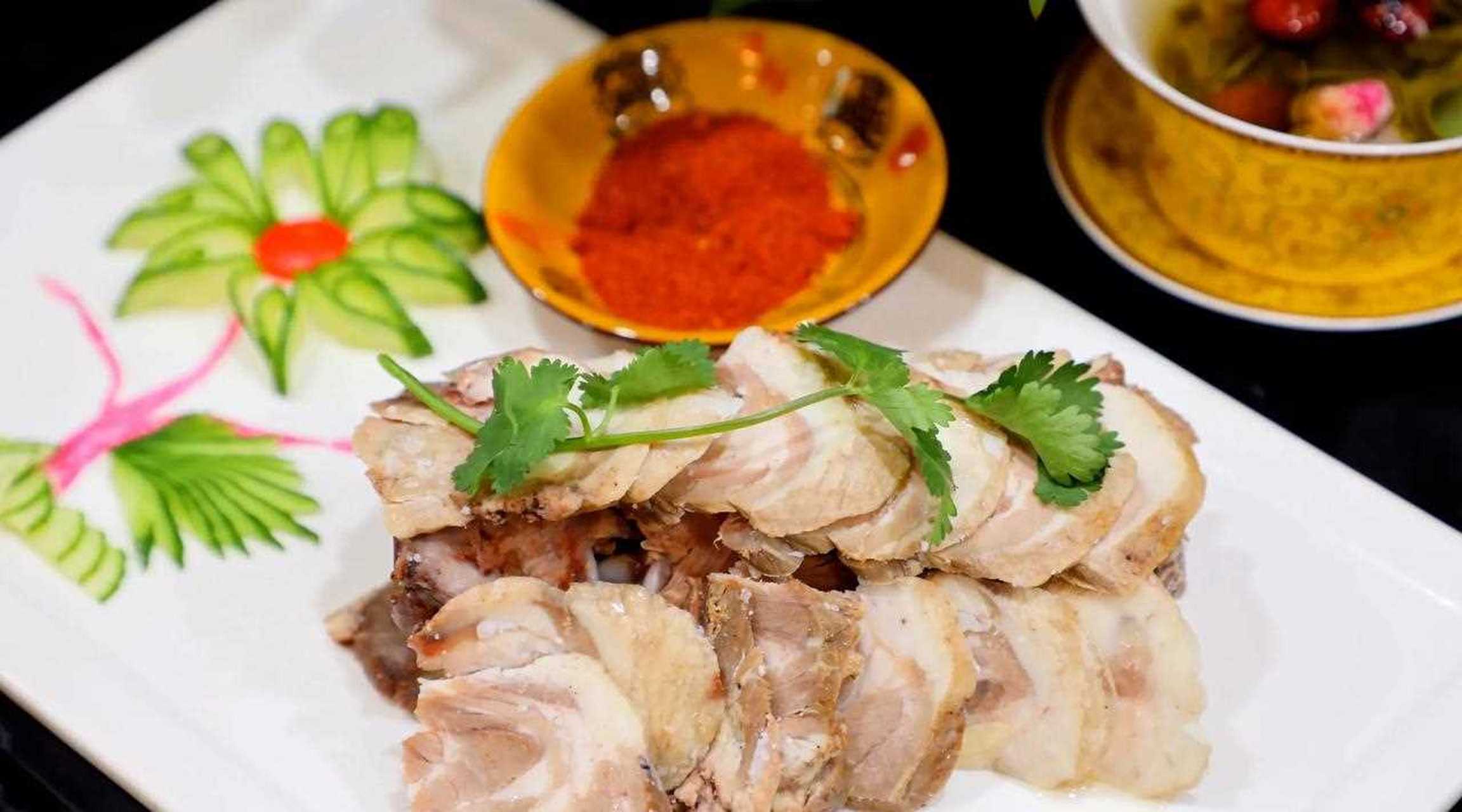 地道兰州风味老东乡开锅羊肉,精选甘肃高寒地带的小公羊,加上老板的