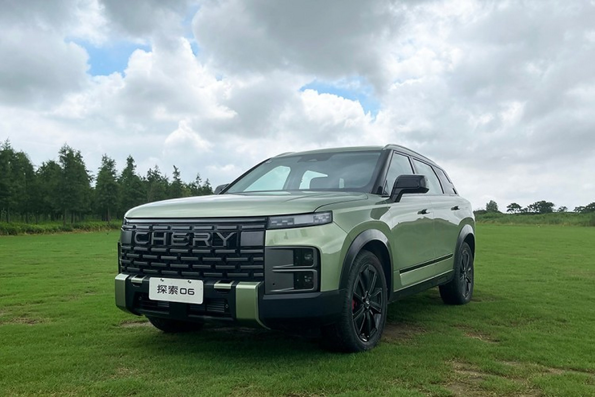8月10日,奇瑞首款轻越野suv——探索06正式开启预售,先期上市的是搭载