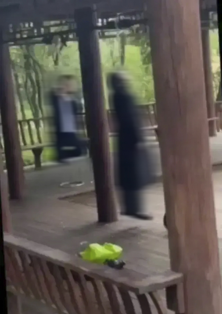 吉林白山公园内一男一女上吊身亡# 网传女性死者71岁,男性死者45岁.