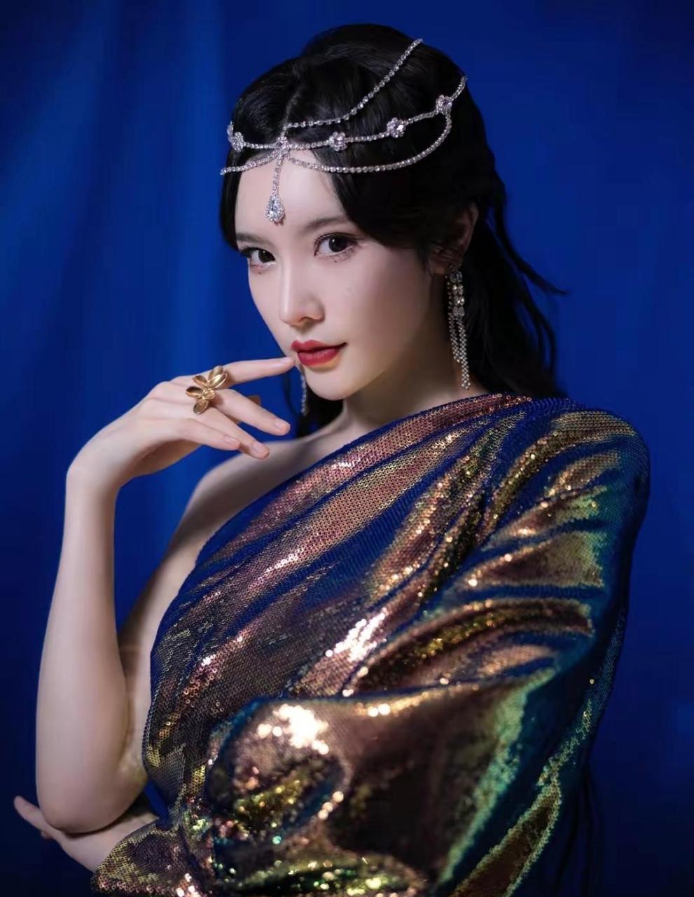 戴燕妮写真,一个妖艳性感的女子.