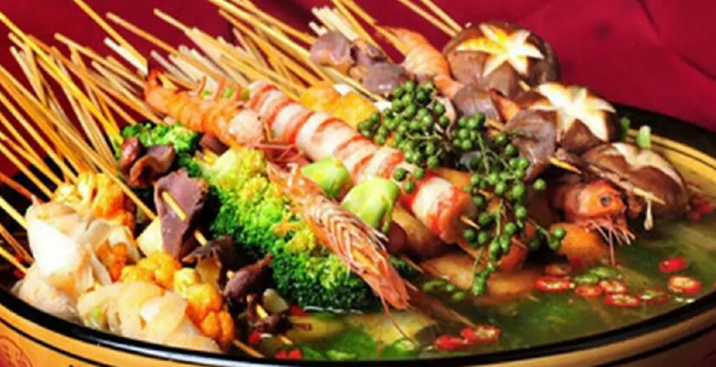 重逢巴蜀# 四川麻辣烫,作为一道充满火辣风情的传统小吃,源远流长独 