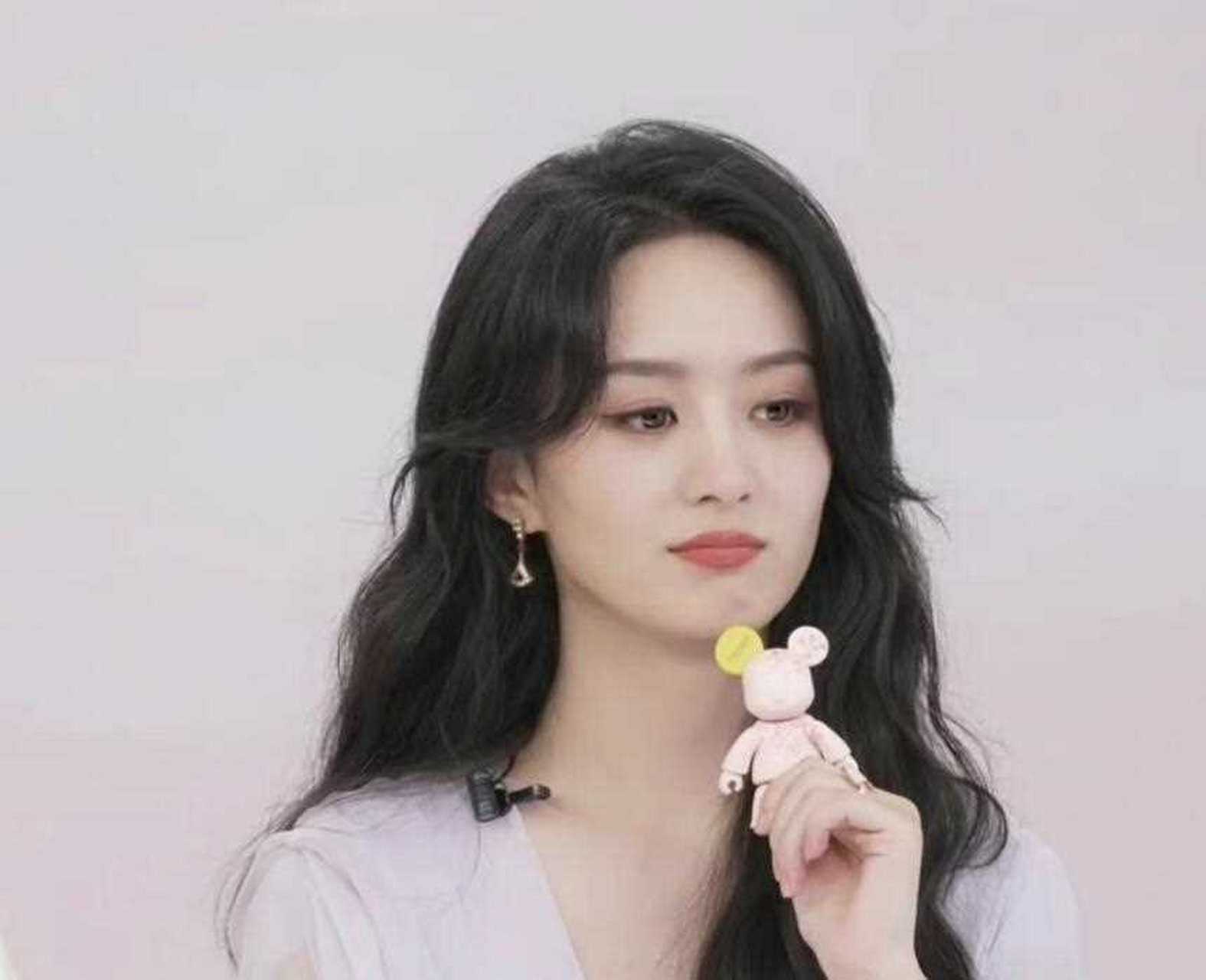 赵丽颖最新直播,看起来状态很不错?