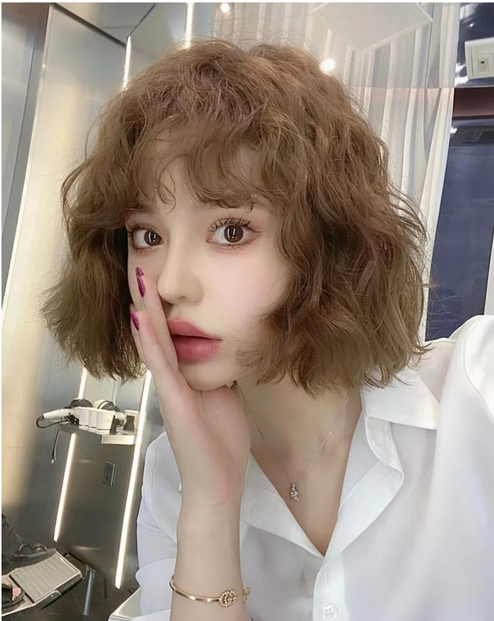 全头中小卷烫发,每到年底都是特别的受欢迎,今年依然属于主流发型之一