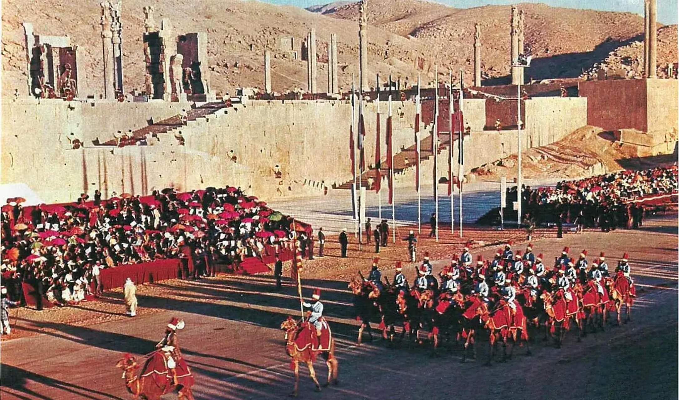 1971年10月12日,伊朗帝国政府在古都波斯波利斯举办了盛大的"波斯帝国