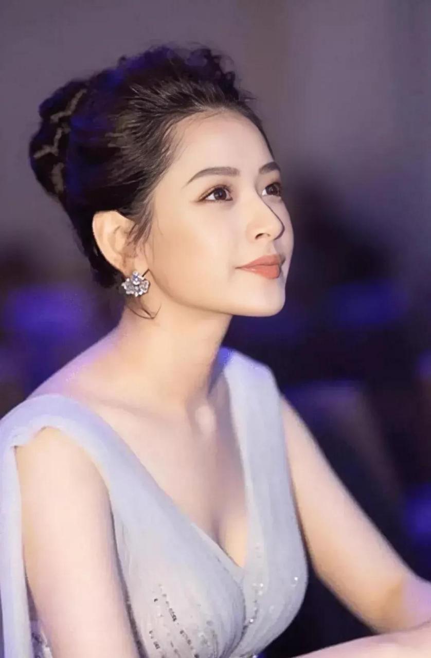 越南第一美女芝芙华为手机越南的代言人