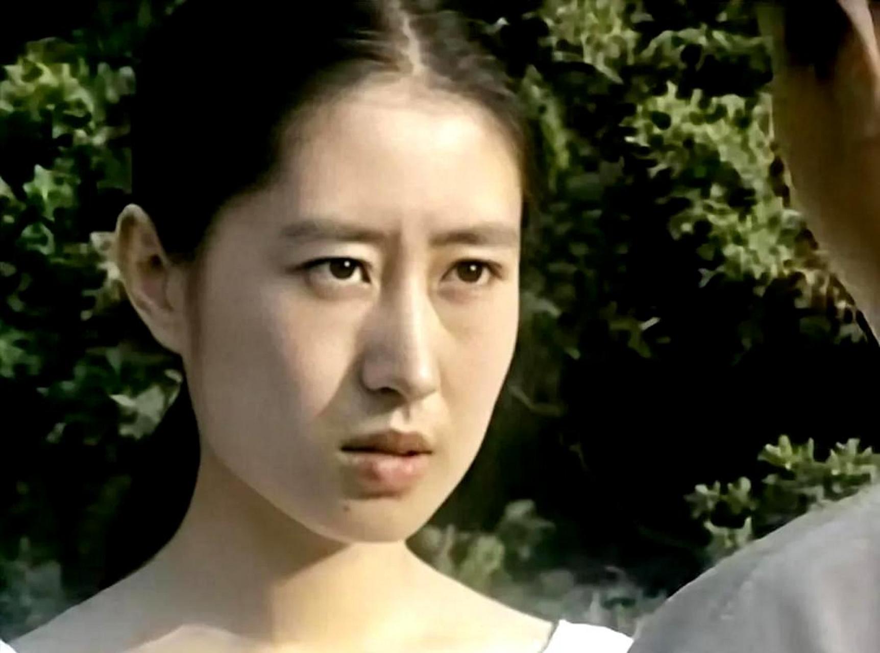 刘敏涛年轻时显得老气,但随着年龄增长反而展现出了年轻的气质.