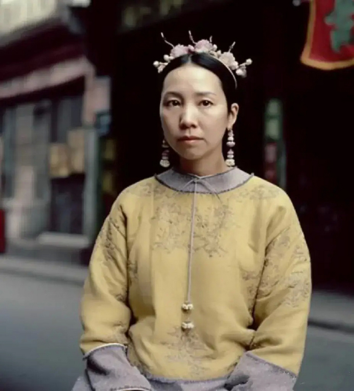 人工智能复原的慈禧年轻照片.有点意思. 一句话简评,苦相.