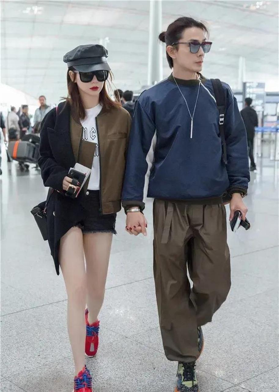 戚薇李承铉街拍 这真是炸街夫妻二人组 戚薇这腿 李承铉太有福气了