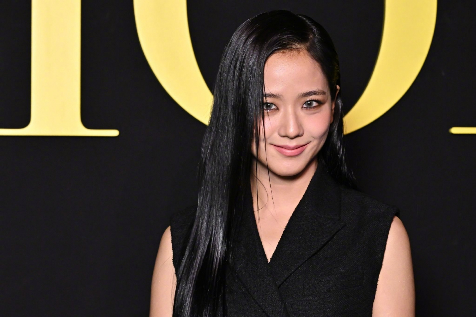 金智秀# #jisoo#  blackpink成员金智秀(jisoo)亮相巴黎时装周,造屯