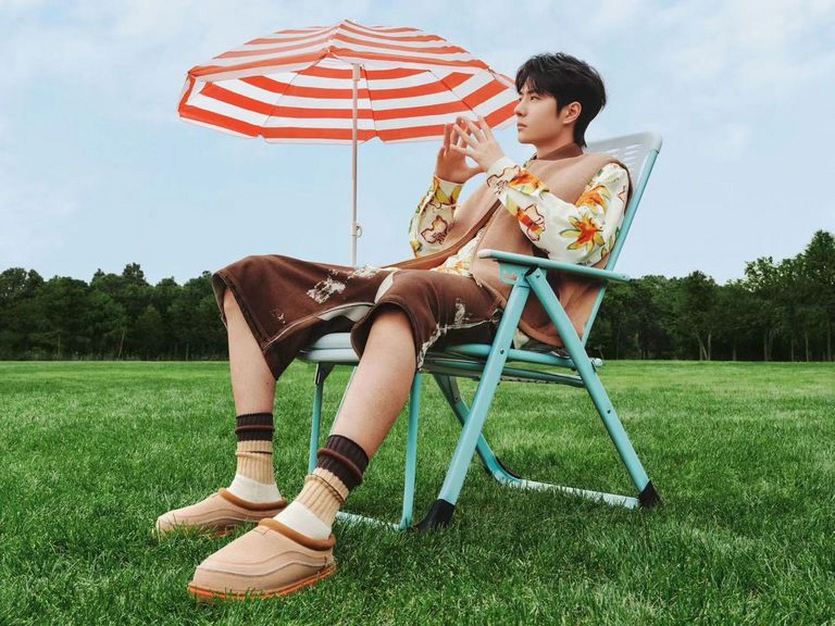 ugg亚太区代言人王一博身穿秋冬新款tasman cali wave,演绎阳光度假