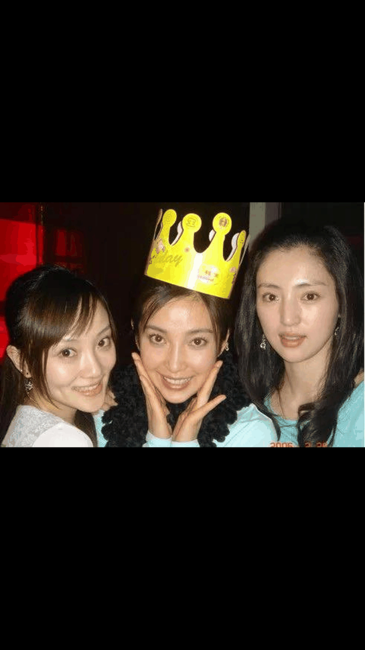 gif创作人# 一次,李小璐和李冰冰拍野外戏时,两人突然拉肚子,找了