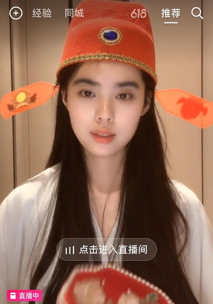 网友模仿王祖贤?像吗?女博士毕业丈夫称赞她是全家骄傲