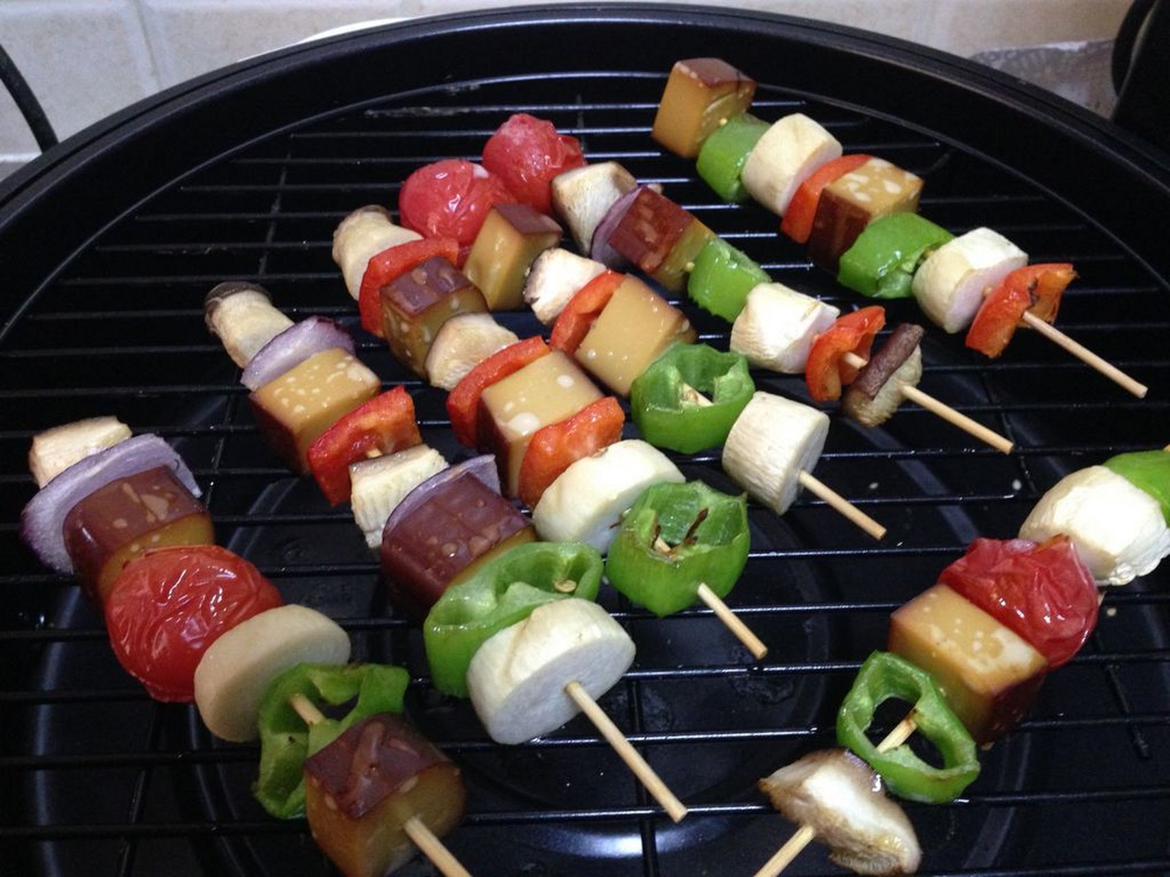 鸡蛋干烤串的用料 鸡蛋干:150克 烧烤酱:适量 黑胡椒碎:少许 孜然粉