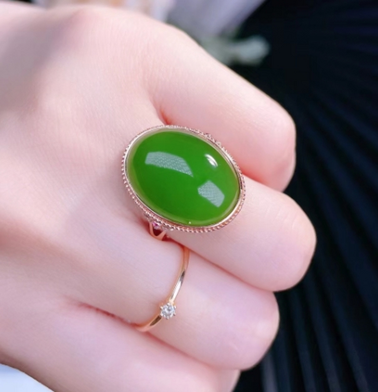 点击头像看直播##和田玉#天然和田玉俄罗斯碧玉鸽子蛋戒指阳绿色 18k