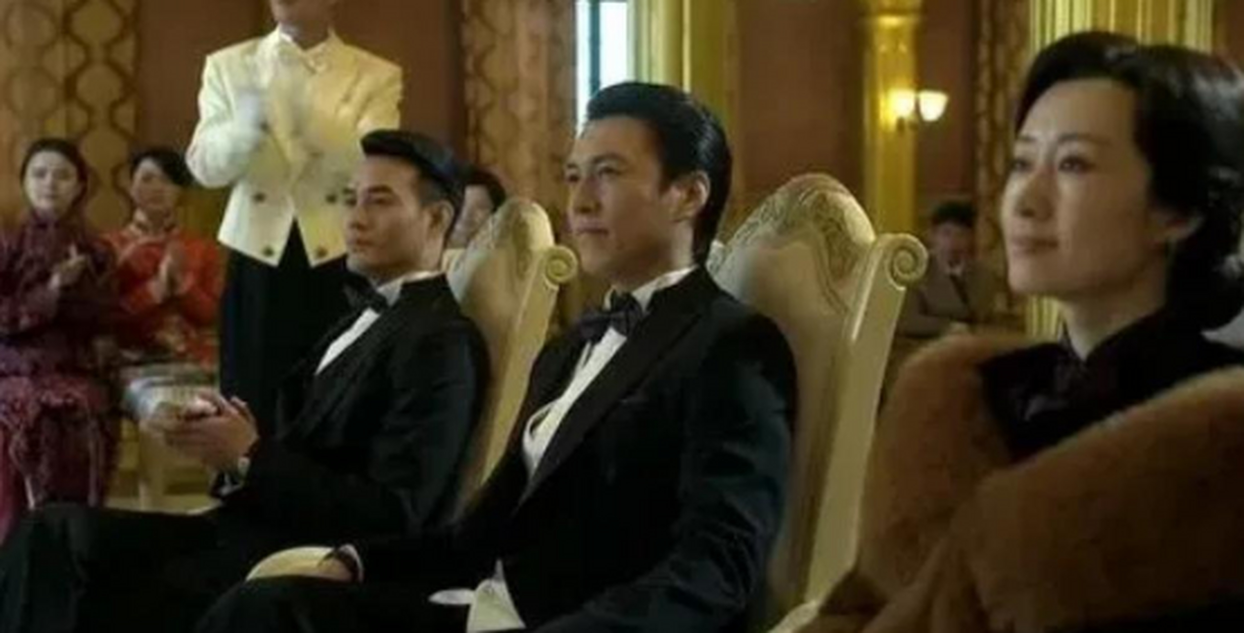 在《伪装者》中,佣人阿香经常把饭菜做糊,为什么明家人宁可忍着,也