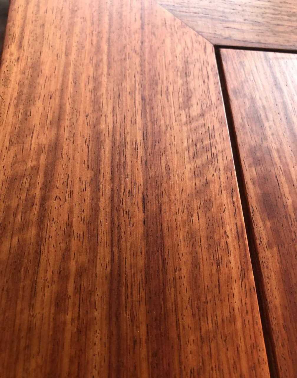 咱们解释一下,红木家具的开裂是怎么一回事[悠闲] 木头开裂是因为内