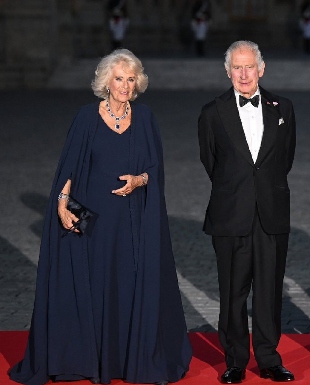 查尔斯三世和卡米拉王后在凡尔赛宫出席由法国总统马克龙和夫人主持的