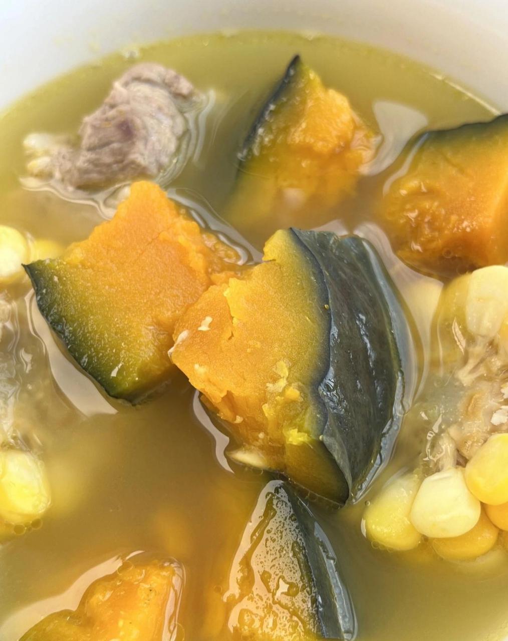 贝贝南瓜煲汤真的好好喝!|||南瓜玉米排骨汤? 巨香甜!像糖水一样的汤!