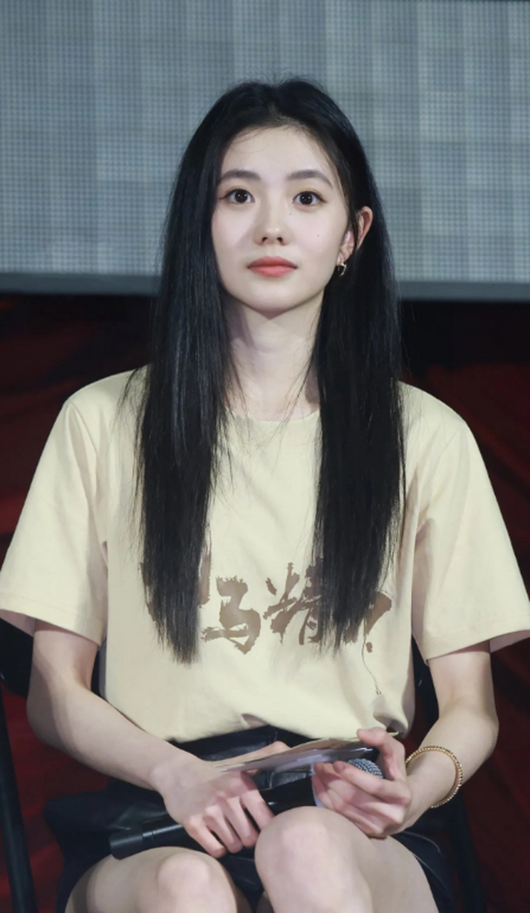 刘浩存真的好漂亮,论颜值和长相,都是女演员中最顶级的那一档.