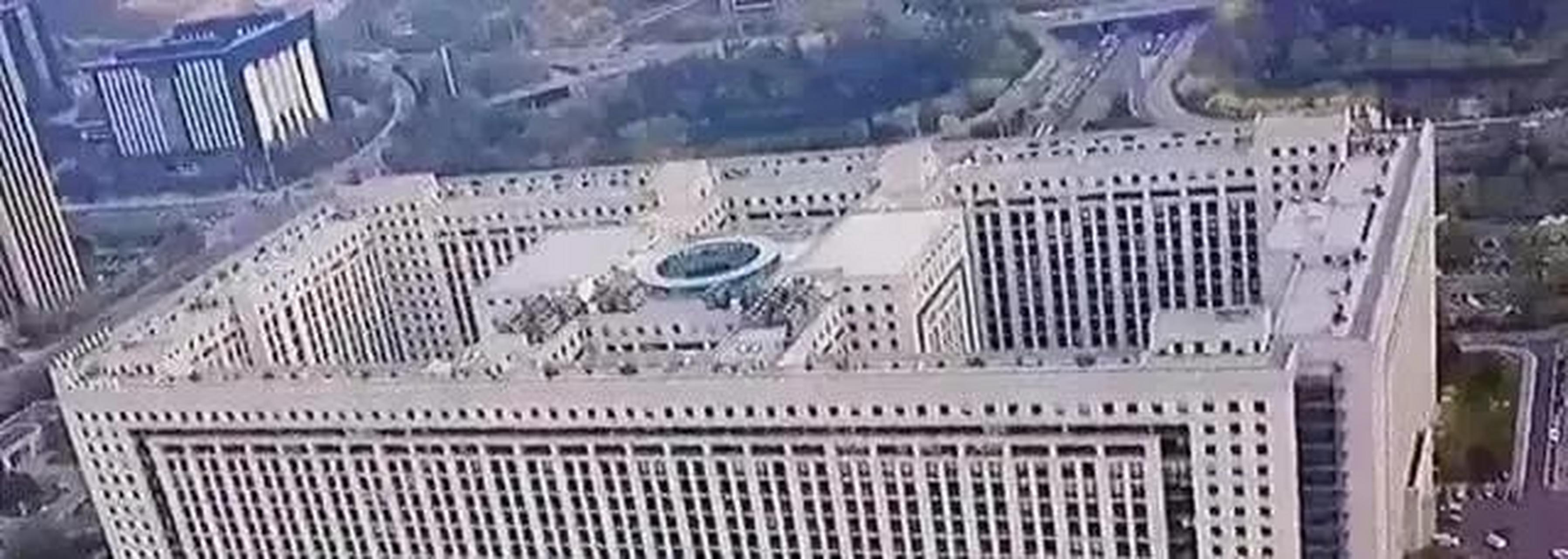 济南市龙奥大厦,是市委市政府市人大办公大楼,是世界上最大的办公大楼