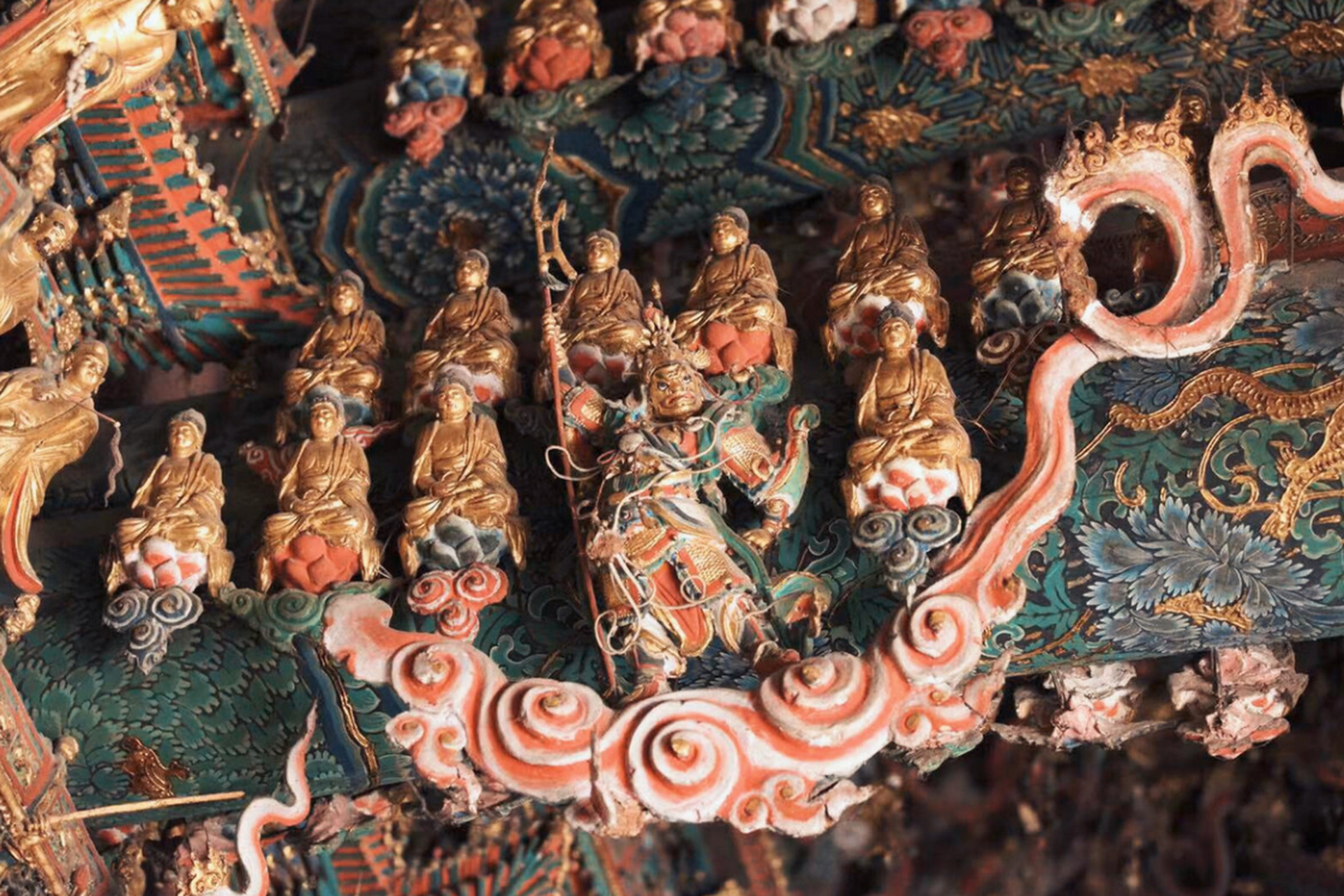 山西临汾隰县小西天,明代悬塑的杰作,这是真正的雕梁画栋.
